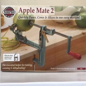 Nor Pro Vintage Apple Mate 2. Cores Peels And Slices Apples In One Easy Step.